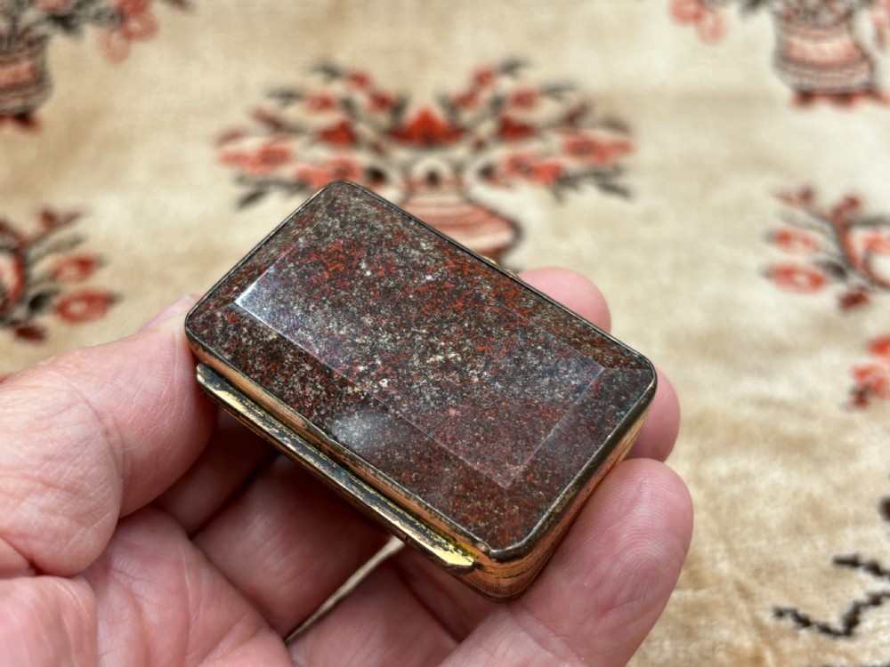 a george iii english gilt metal agate snuff box circa 1800